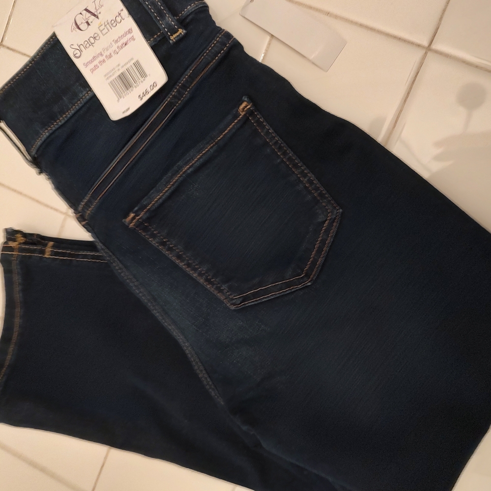 High Rise Pull on Capri Blue Jeans with Classic Styling NWT